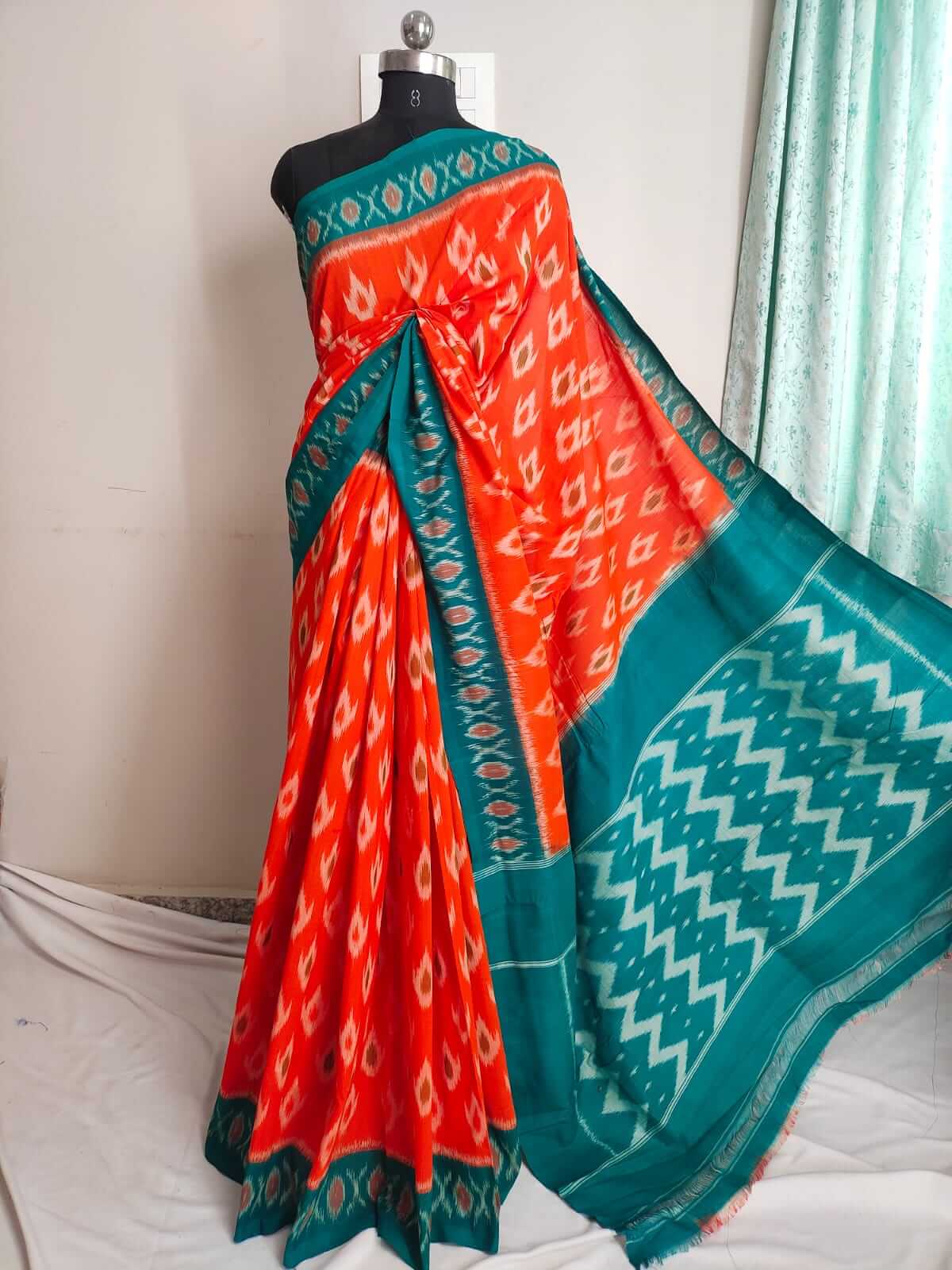 Pochampally ikkat handwoven cotton saree