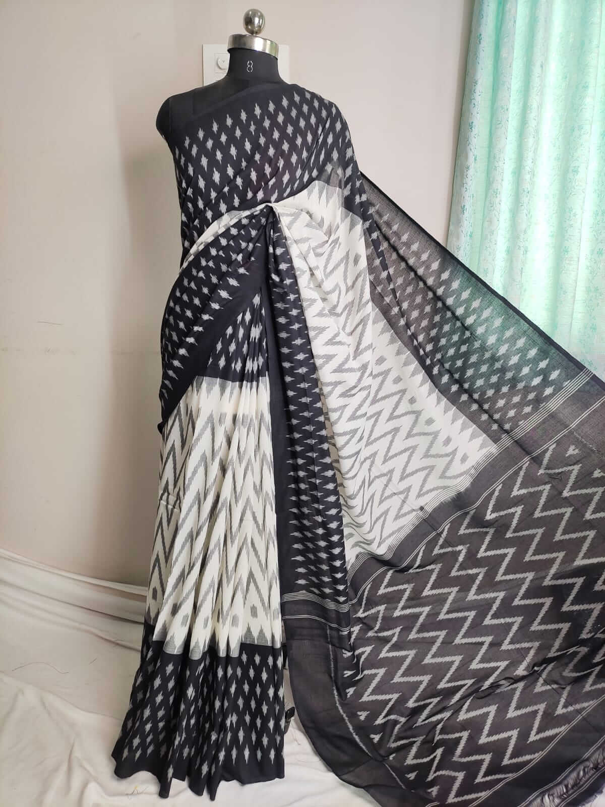 Pochampally ikkat handwoven cotton saree