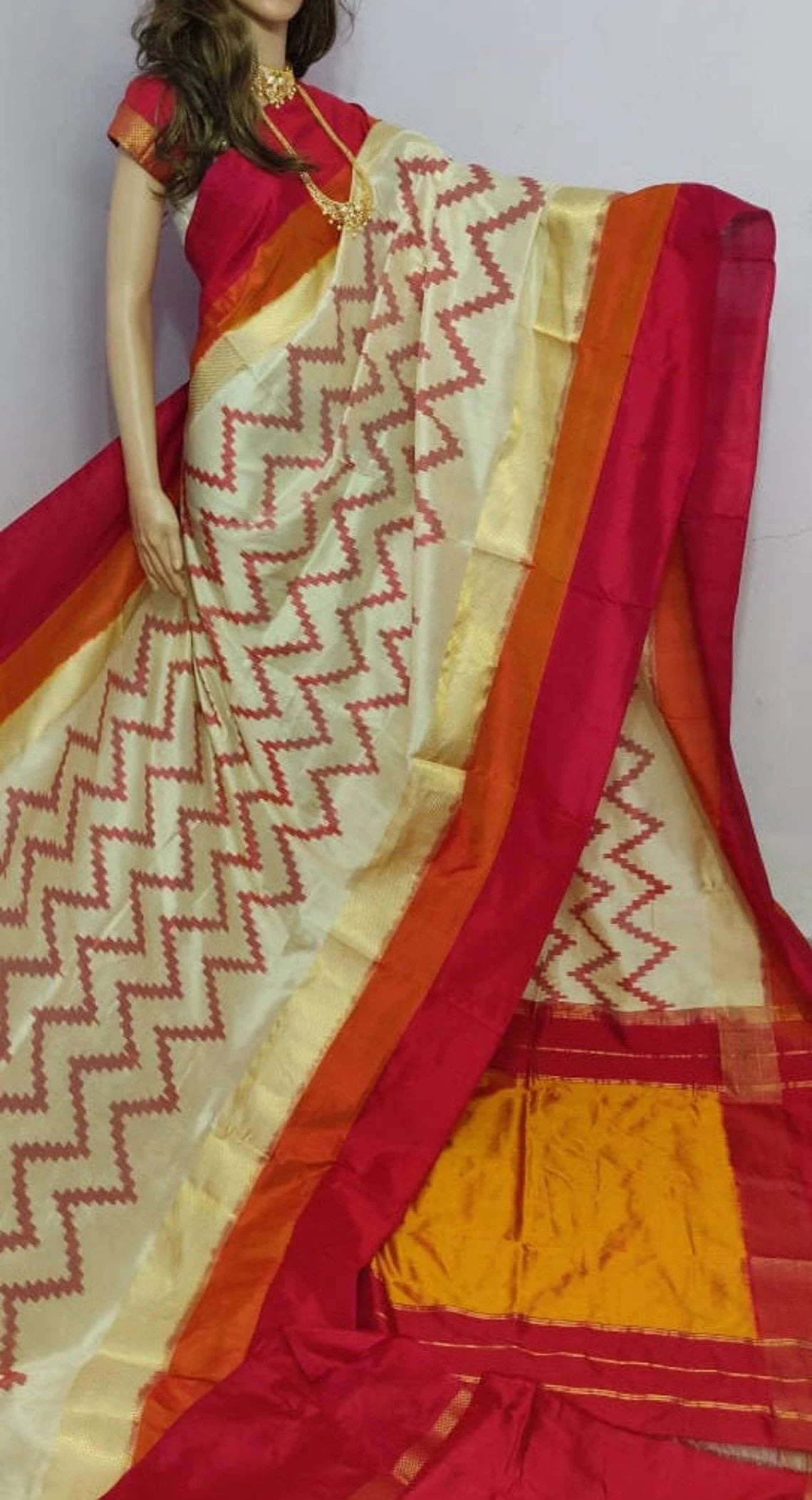 Pochampally half white saree with Zig Zag pattern allover the body | ikkat saree | handwoven pochampally saree